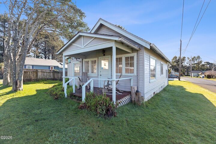 Property Photo:  1514 NE 11th Street  OR 97367 