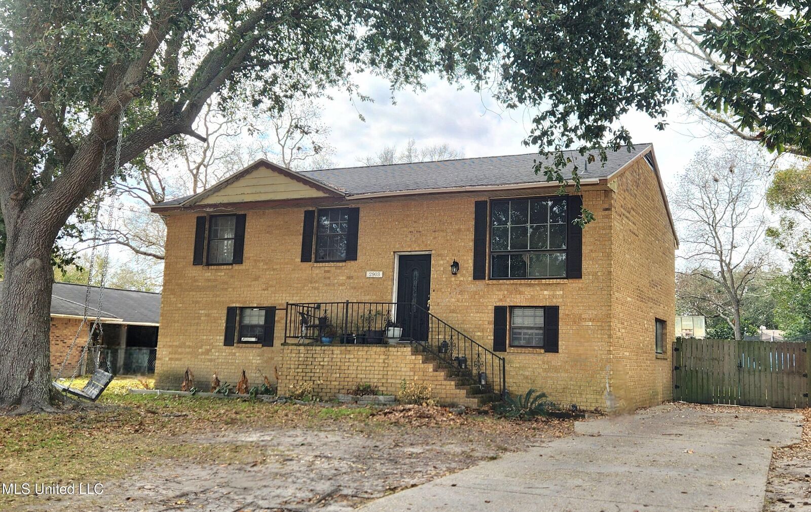 Property Photo:  2903 Larchmont Street  MS 39567 