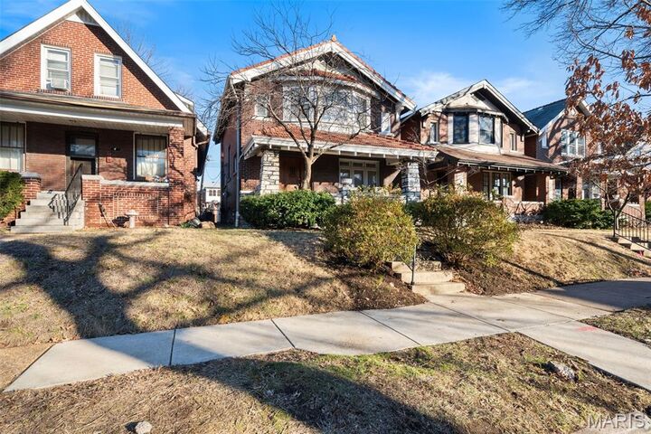 Property Photo: 8 Lawn Place MO 63110