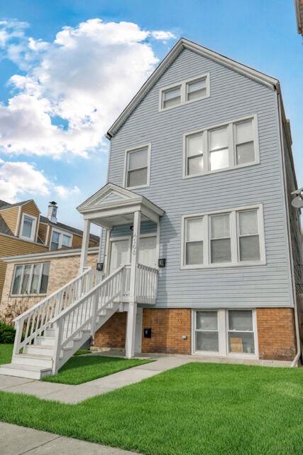 Property Photo:  4908 W Byron Street 2  IL 60641 