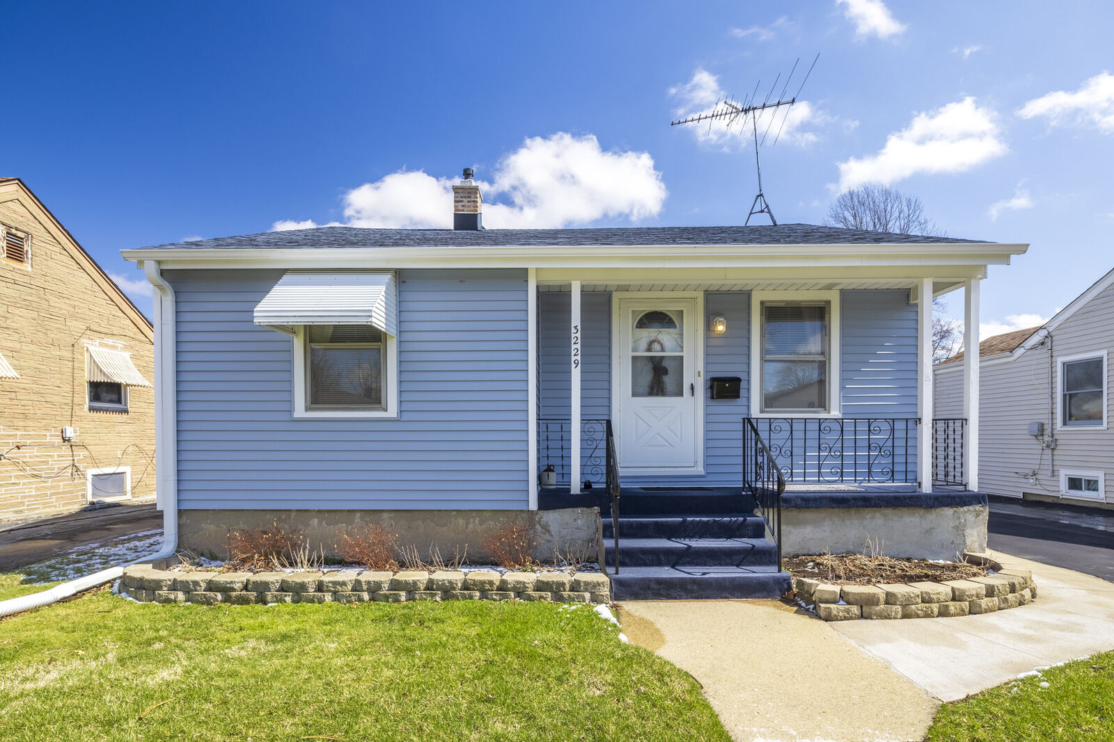 Property Photo:  3229 Sangamon Street  IL 60475 