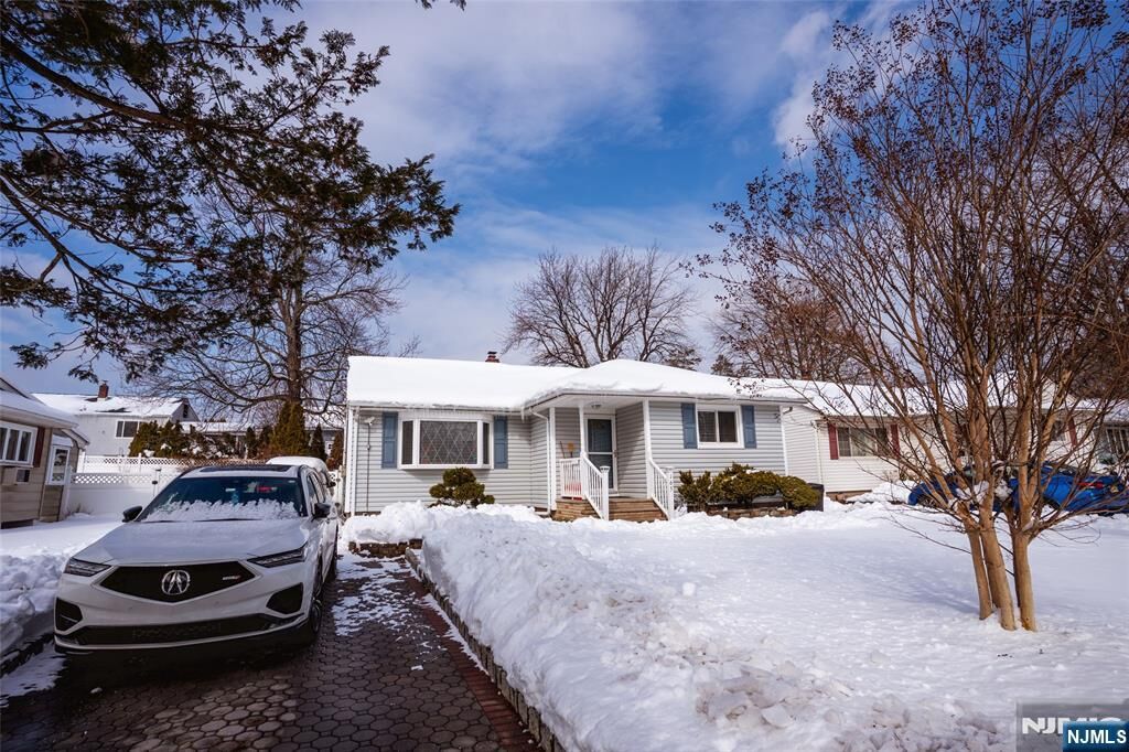 Property Photo:  165 Ward Street  NJ 07607 