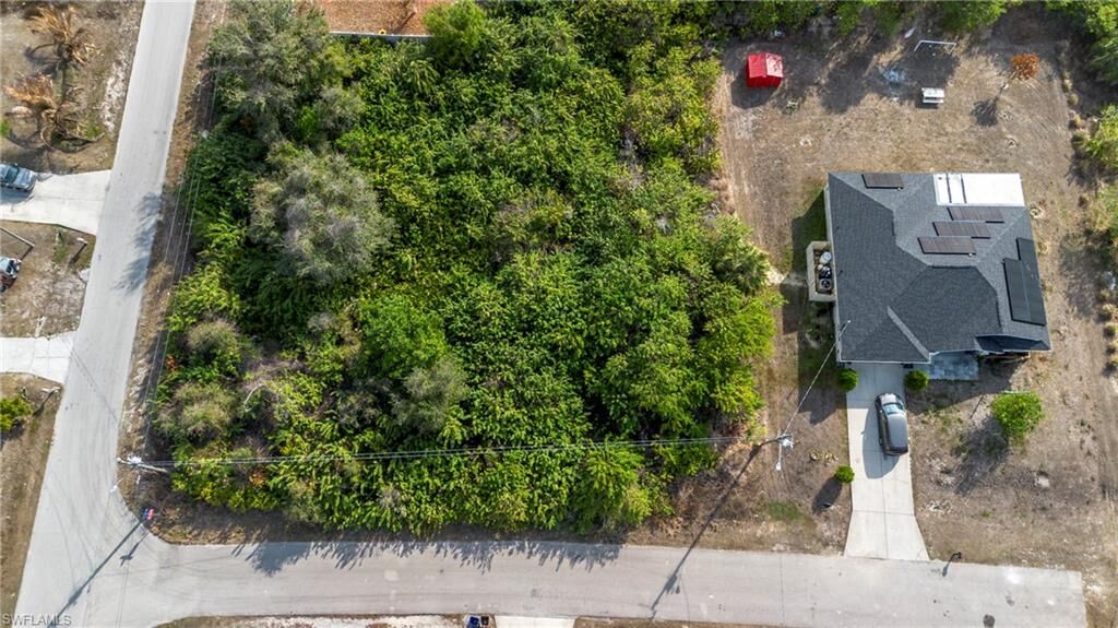 Property Photo:  102 Sally Ave N  FL 33971 