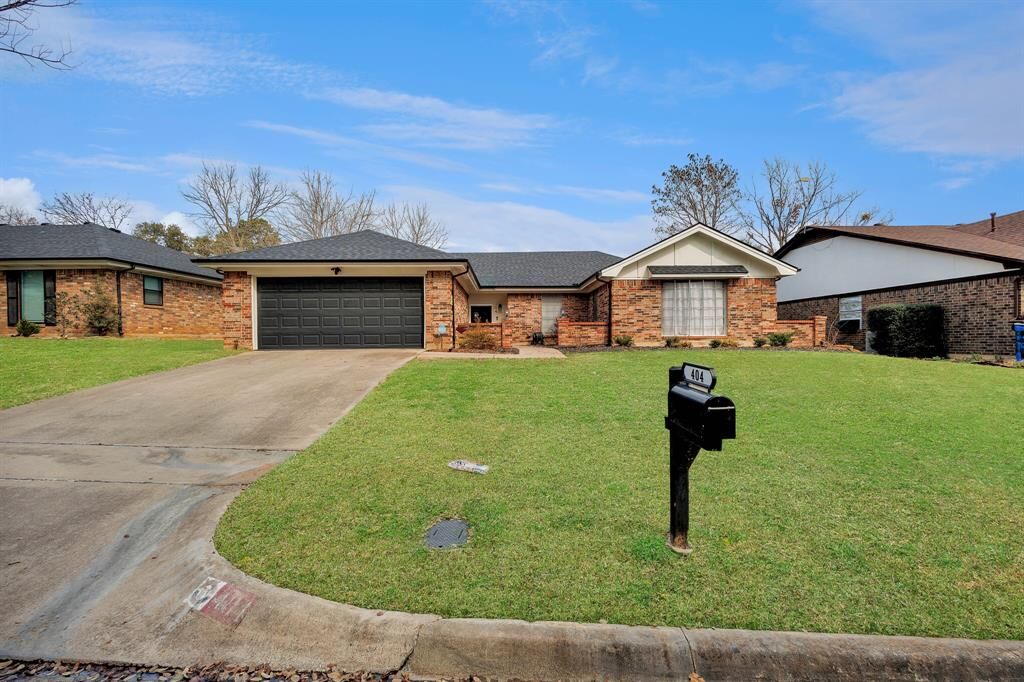Property Photo:  404 Mountainview Drive  TX 76054 