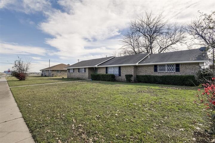 Property Photo:  105 Stiles Drive  TX 76065 