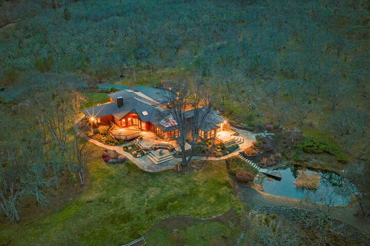 Property Photo: 178 Meadow Oaks Drive OR 97520