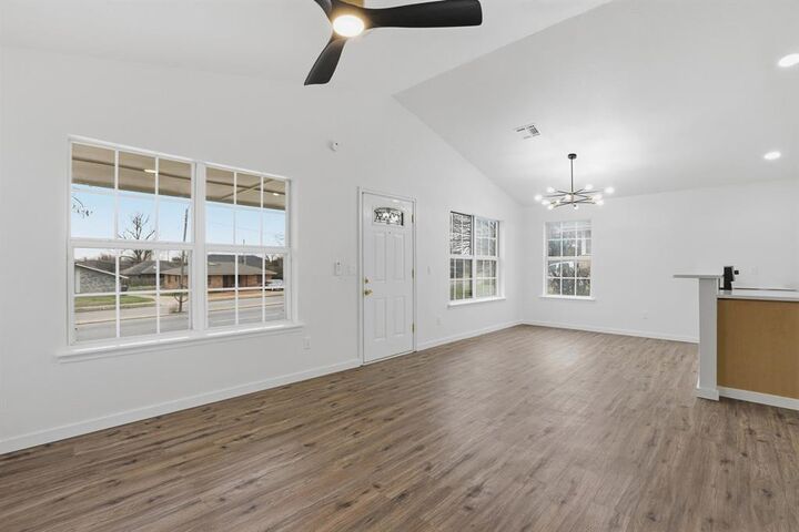 Property Photo:  1525 NE 8th Street  OK 73117 