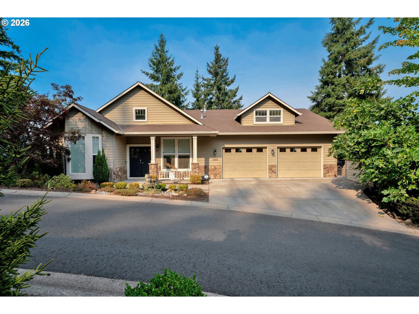 Property Photo: 3343 Bentley Ave OR 97405