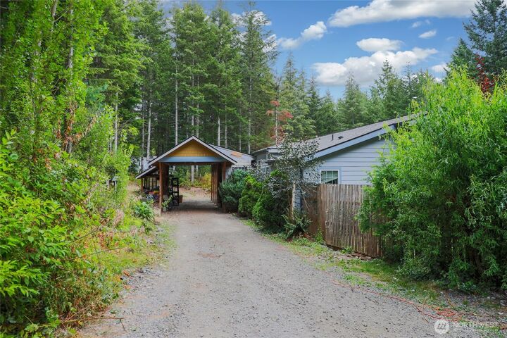Property Photo: 181 E Elaine Place WA 98528