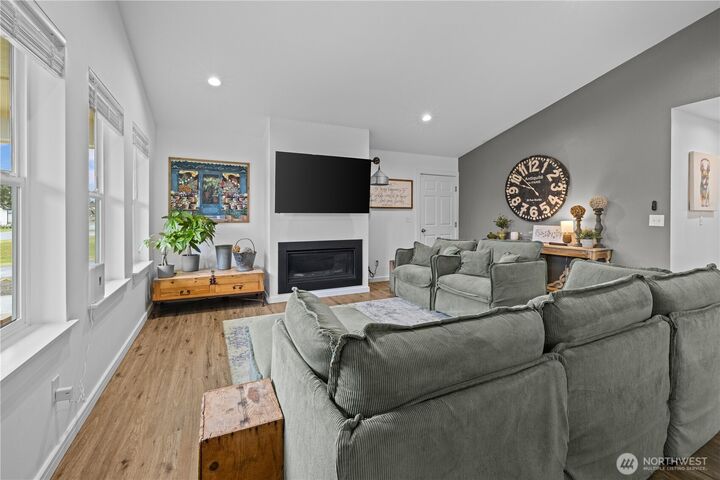 Property Photo:  492  Ensign Avenue NW  WA 98569 