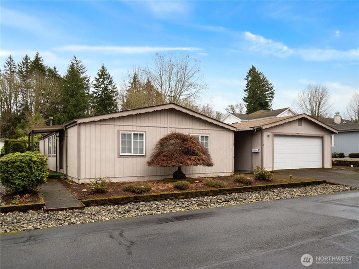 Property Photo:  3700  14th Avenue SE 9  WA 98501 