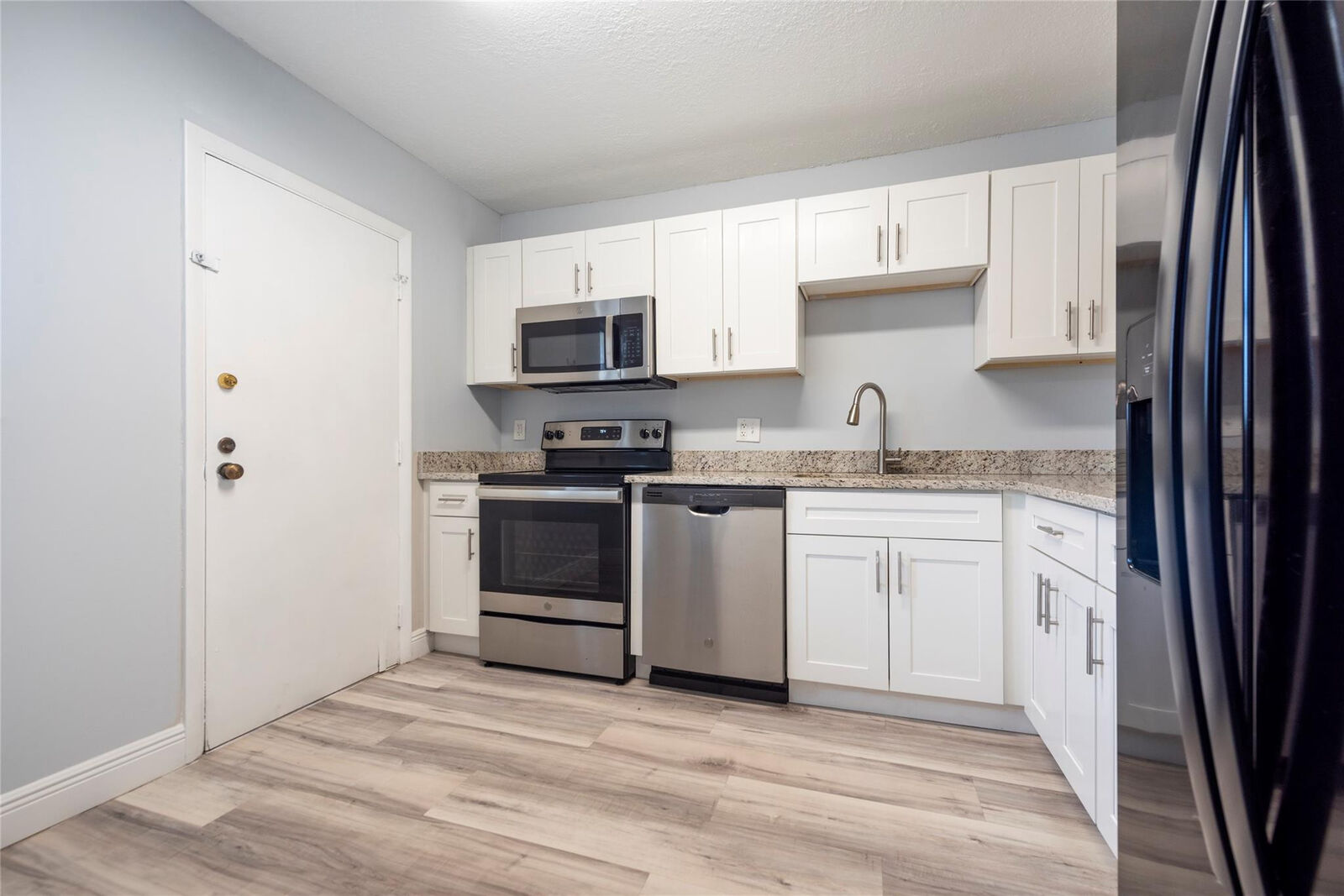 Property Photo:  6061 N Falls Circle Drive 102  FL 33319 