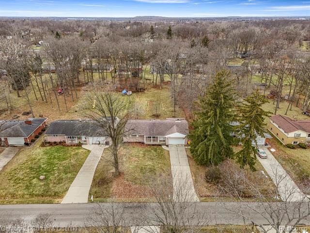 Property Photo:  20766 Hcl Jackson  MI 48138 