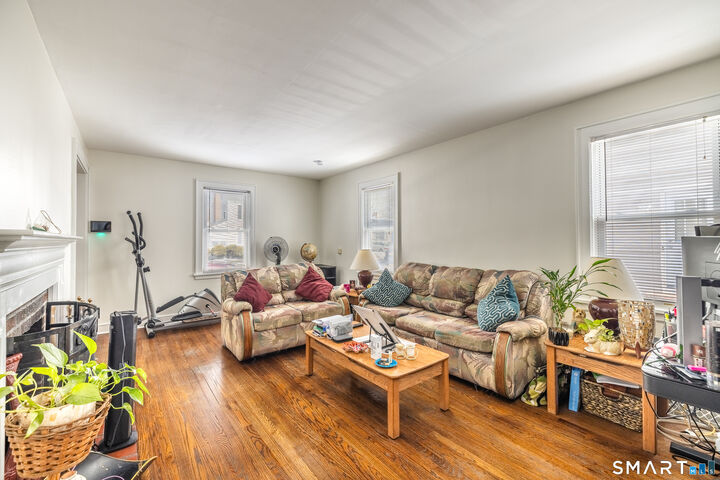 Property Photo:  61 Astoria Avenue  CT 06604 