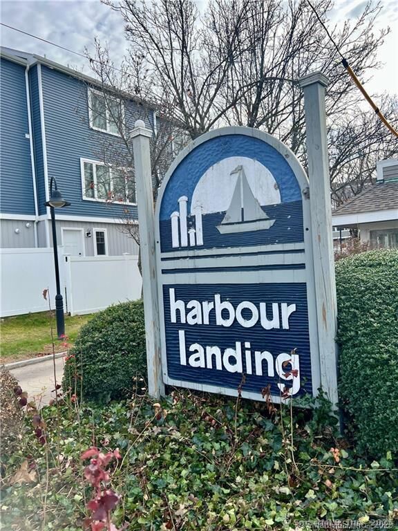 Property Photo:  127 Harbour Close 127  CT 06519 