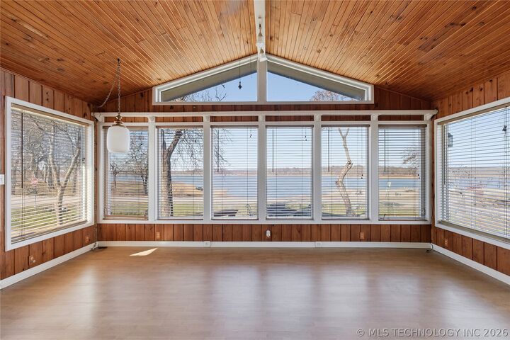 Property Photo:  32262 E 720 Road  OK 74467 