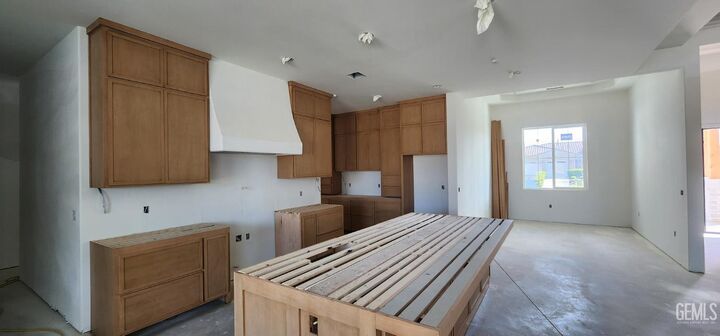 Property Photo:  15520 Georges Letour Avenue  CA 93314 