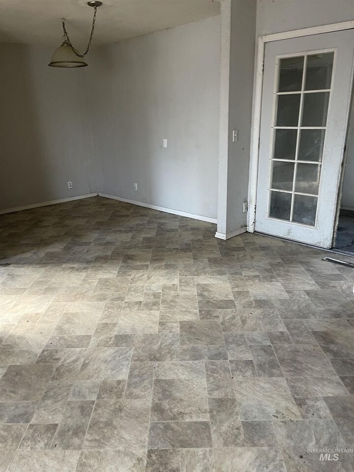 Property Photo:  670 S 13th E  ID 83647 