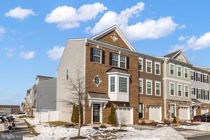 Property Photo: 8762 Elsing Green Drive VA 20112