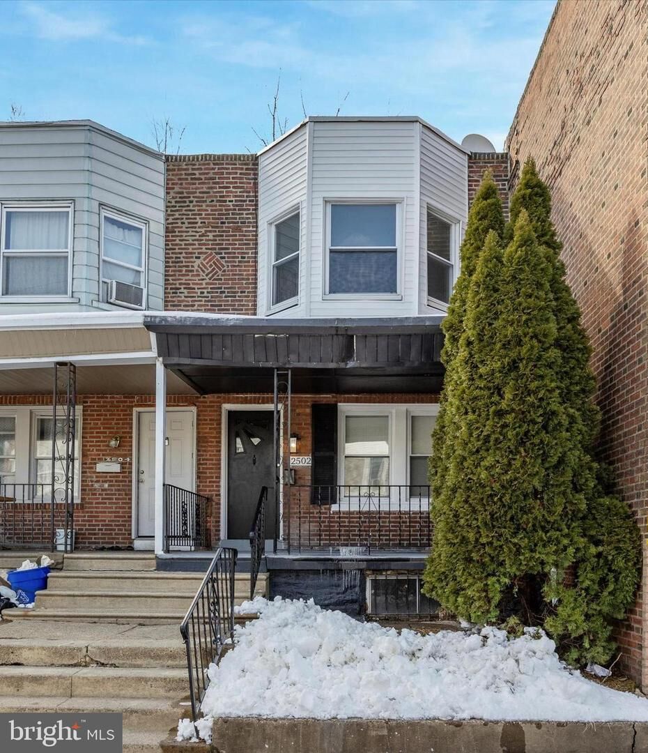 Property Photo: 2502 S Robinson Street PA 19142