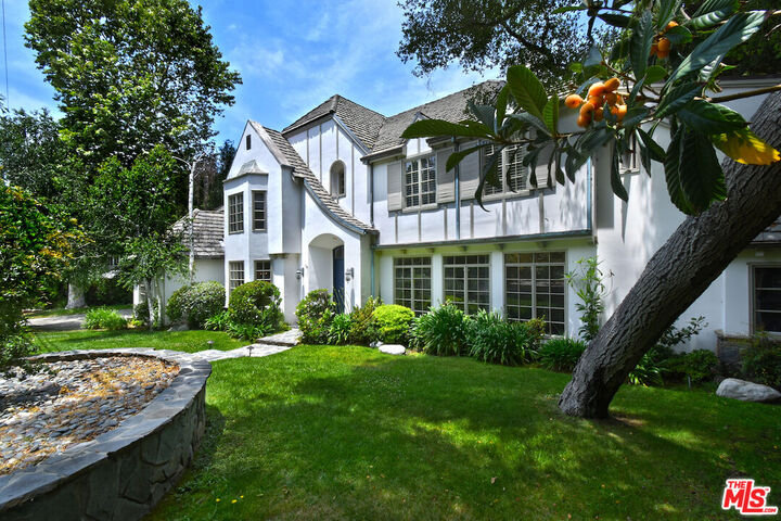 Property Photo: 3254 Oakdell Rd CA 91604