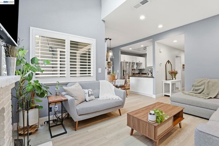 Property Photo:  3877 Vine St  CA 94566 