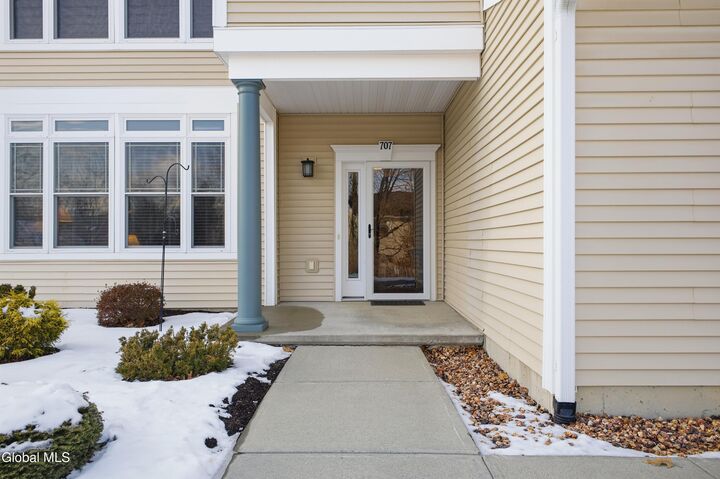 Property Photo:  707 Lois Lane  NY 12304 