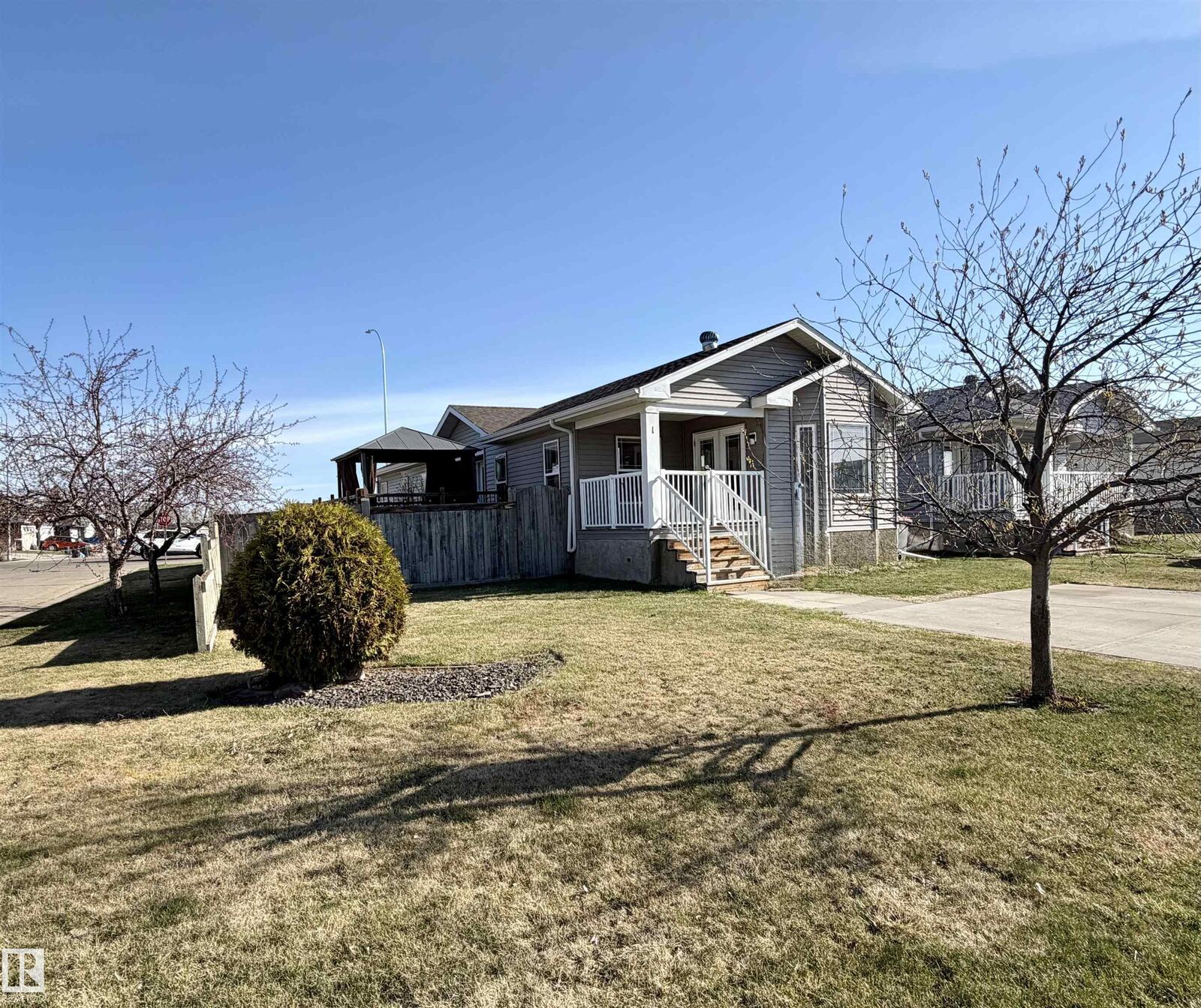 Property Photo:  1 Jutland Crescent  AB T7Z 0A3 