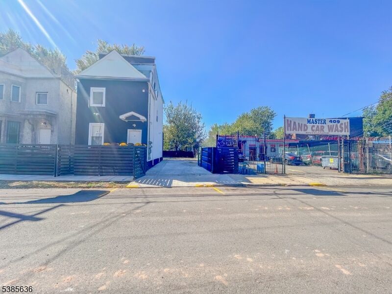 Property Photo:  413 S 16th St  NJ 07103 