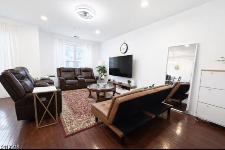 Property Photo:  8 Swing Bridge Ln  NJ 08880 