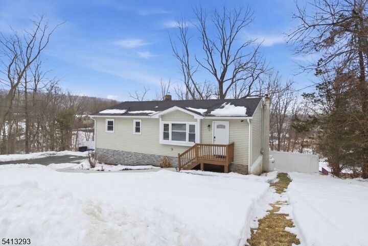 Property Photo:  3 Gardenia Rd  NJ 07418 