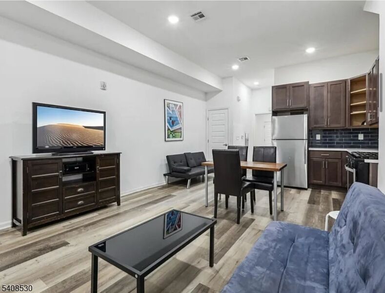 Property Photo:  430 Ocean Ave 1L  NJ 07305 