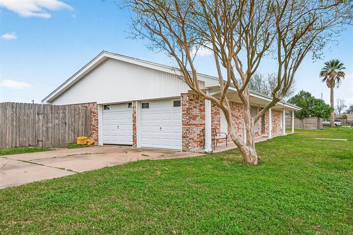 Property Photo:  2510 Sunnycrest Drive  TX 77590 