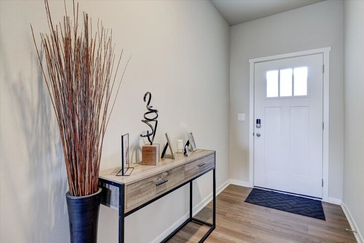 Property Photo: 927 Maywood Lane IA 50263