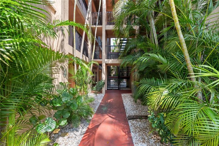 Property Photo:  3700 S Osprey Avenue 118  FL 34239 