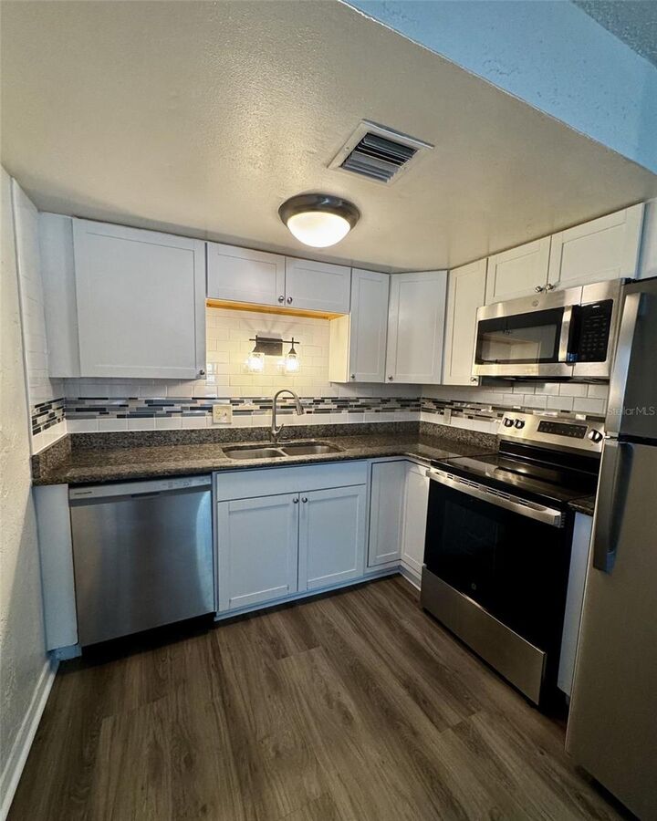 Property Photo:  1142 Sunset Point Road 15  FL 33755 