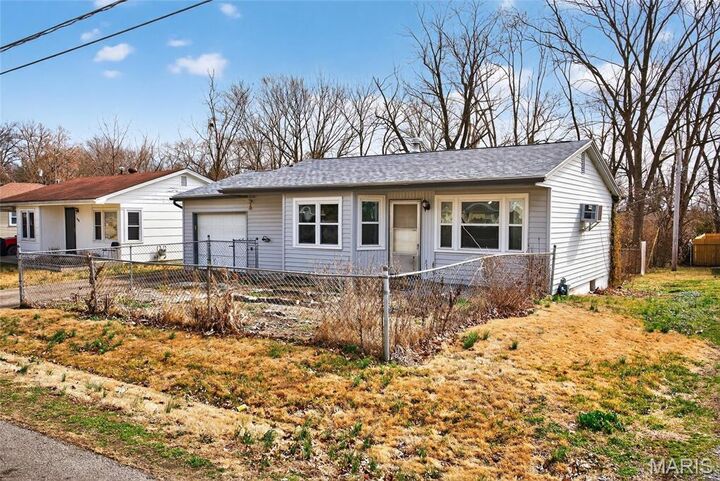 Property Photo: 630 Charles Street MO 63701