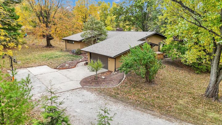 Property Photo:  1010 Parkview Drive  IL 61853 