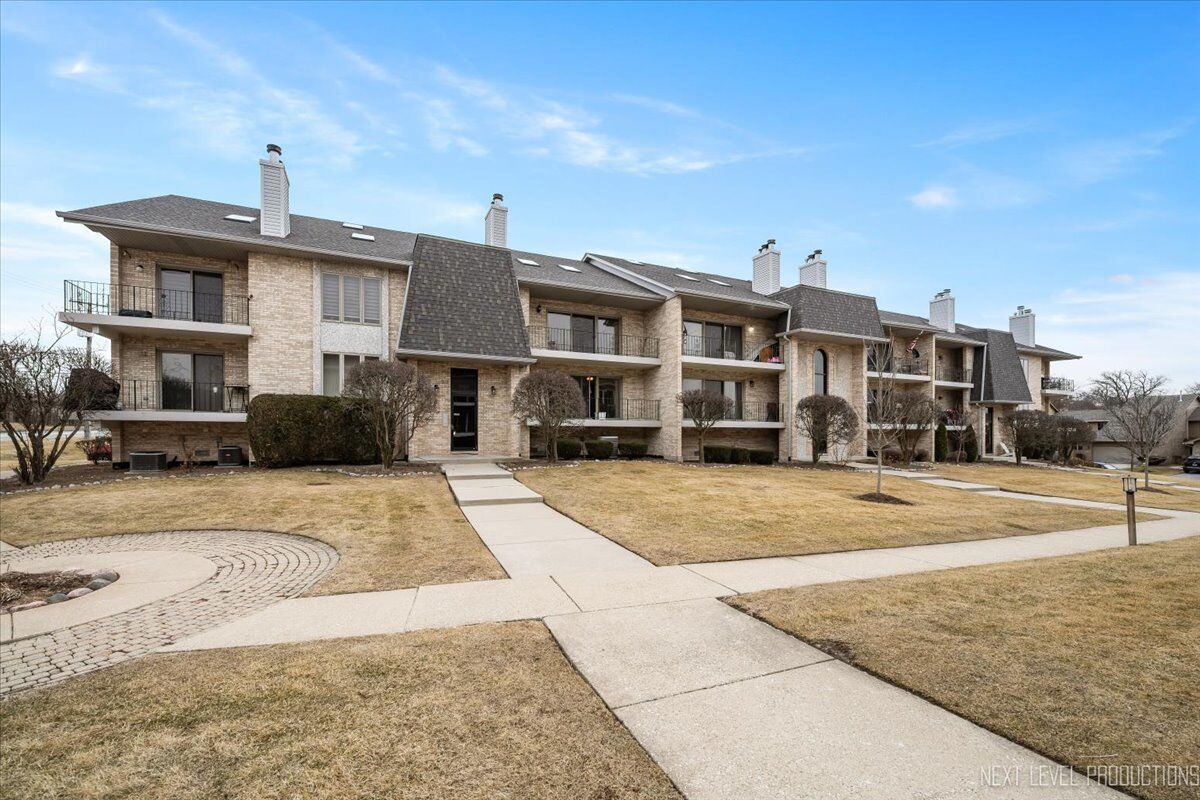 Property Photo: 9050 Del Prado Drive 1S IL 60465