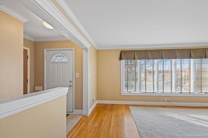 Property Photo:  5004 Harnew Road S  IL 60453 