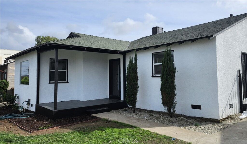 Property Photo: 1616 W 108th CA 90047