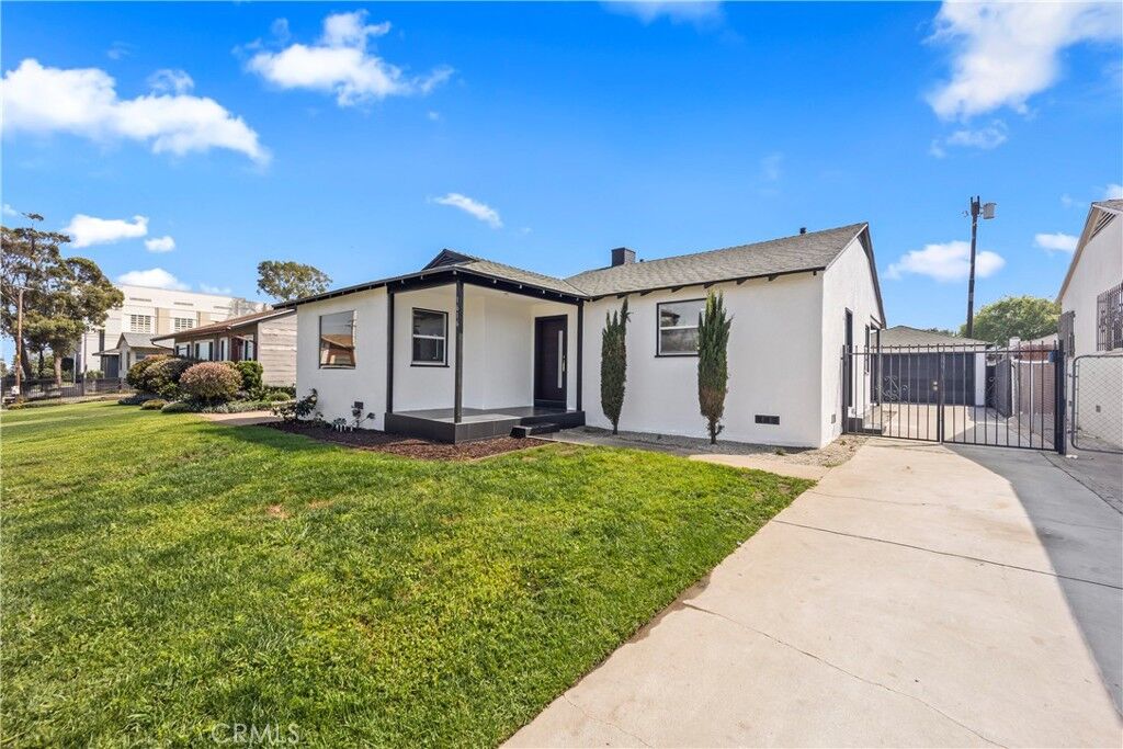 Property Photo:  1616 W 108th  CA 90047 