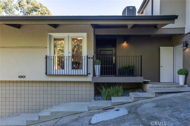 Property Photo: 11922 Sunshine Terrace CA 91604