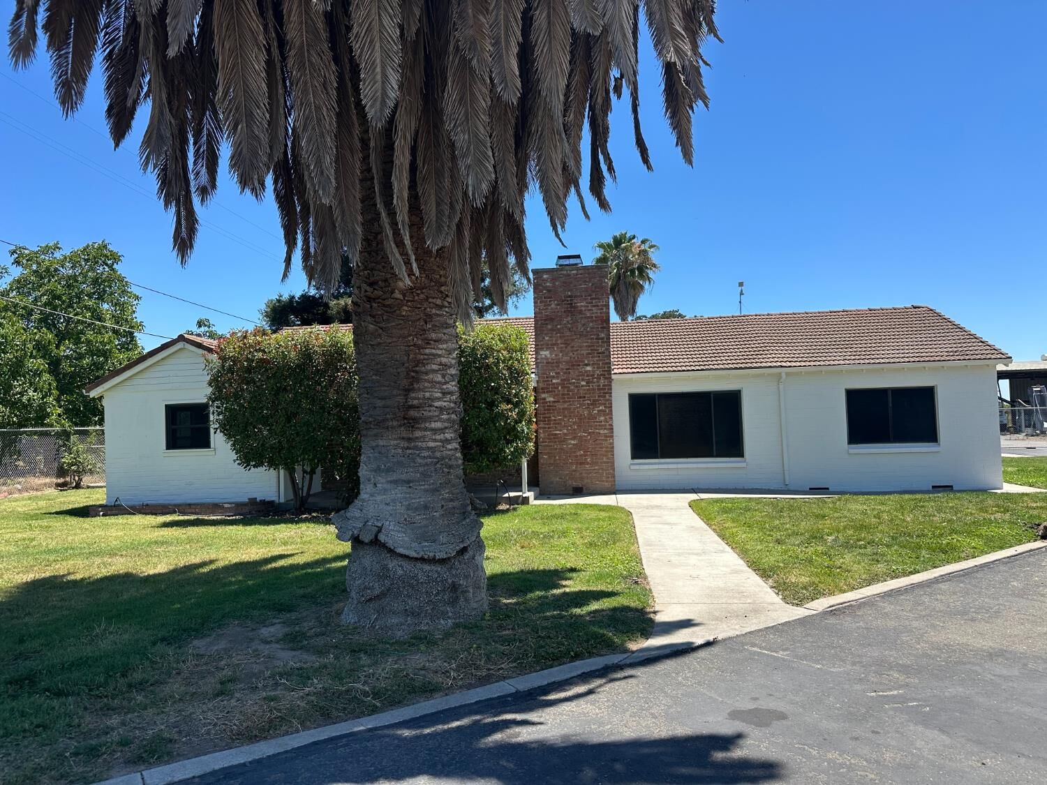 Property Photo:  618 Wellsford Road  CA 95357 