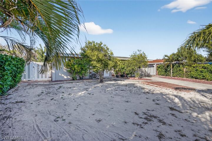 Property Photo:  2201 Coronet Street  FL 33907 