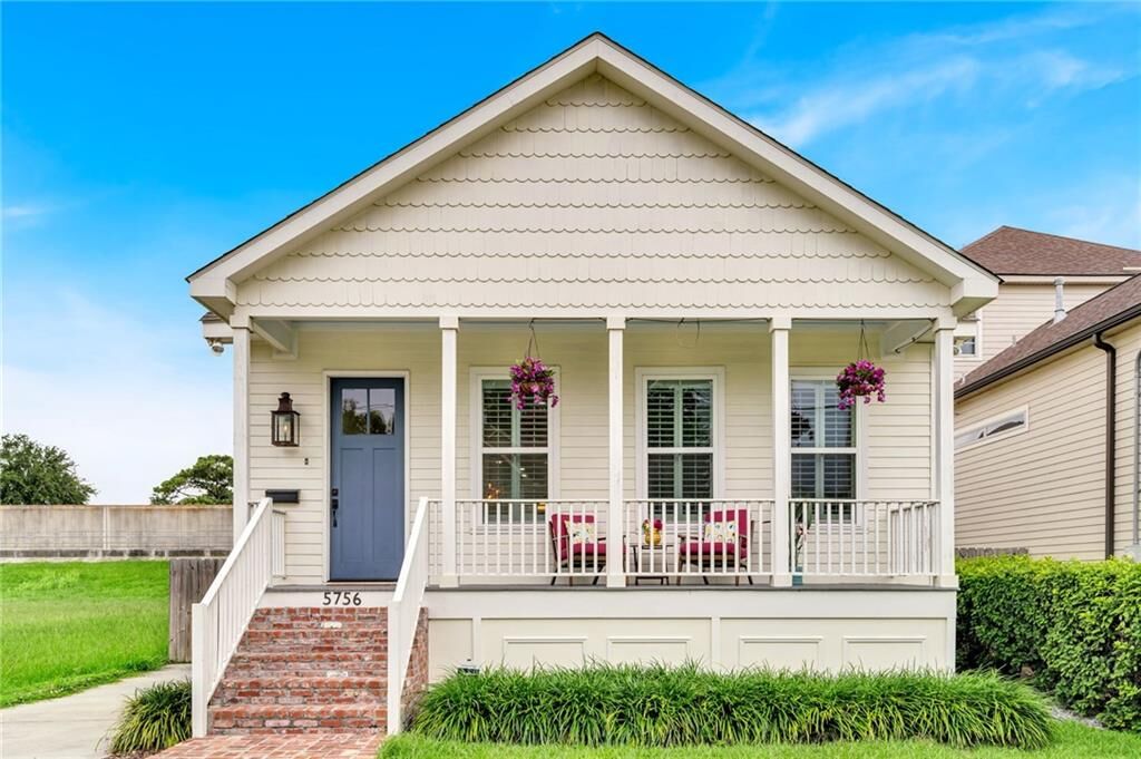 Property Photo: 5756 Warrington Drive LA 70122