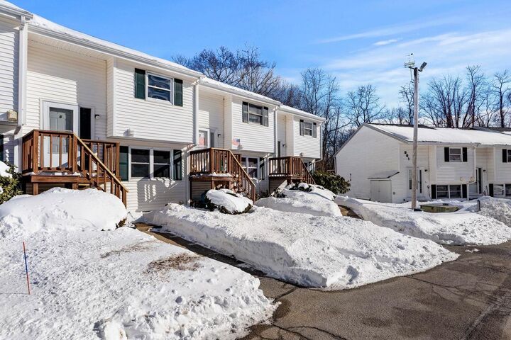 Property Photo: 879 Mammoth Road NH 03104