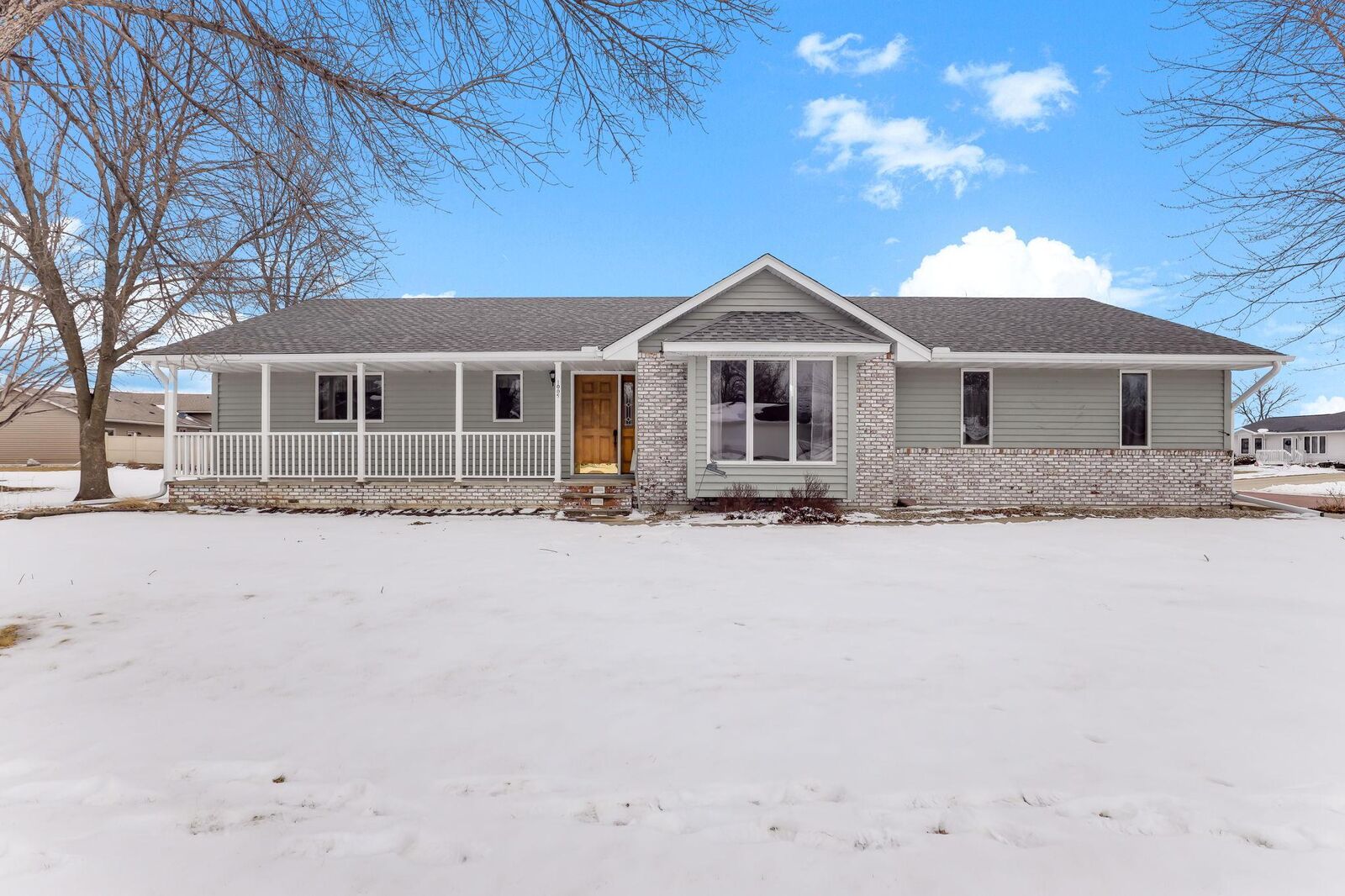 Property Photo:  1005 9th Street SE  MN 56093 