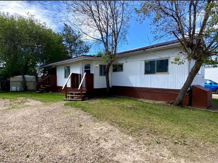 Property Photo: 21 Westview Mobile Home Park AB T7S 1K4