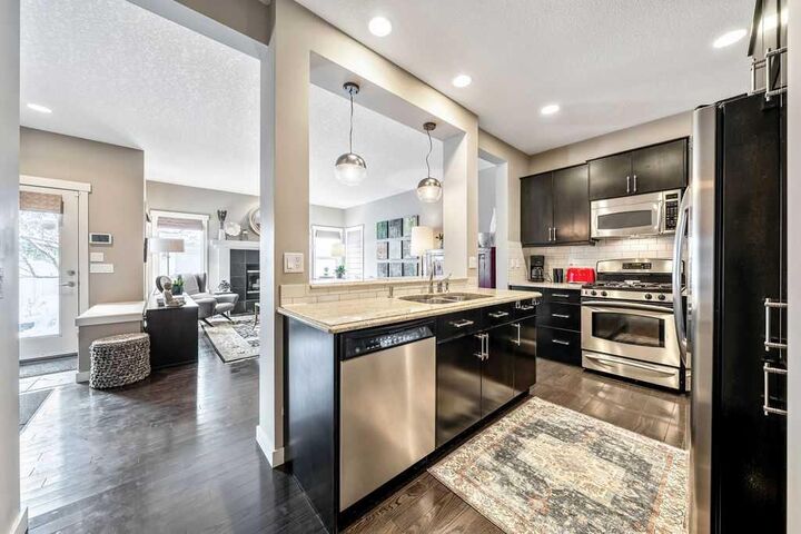 Property Photo:  78 Ypres Green SW  AB T2T 6M1 